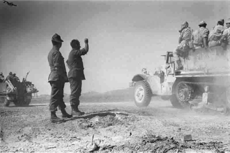 צנחנים בציר כונתילה - מתלה, .1956 ניתן להכריע את האויב תוך שימת דגש על שלילת יכולותיו - גישת שחיקה - וניתן לעשות זאת תוך מתן דגש על שלילת רצונו - גישת תמרון