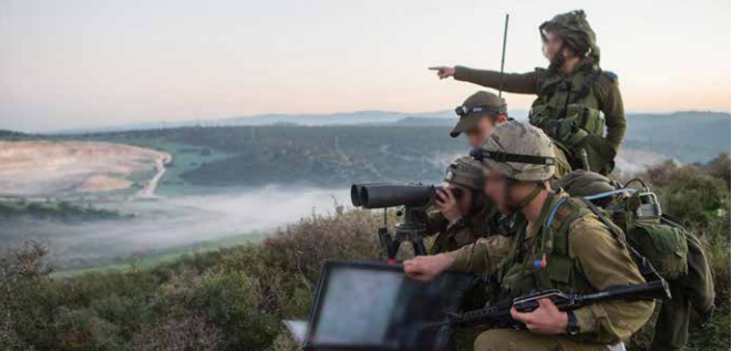 תצפיתנים בפעולה. המילה ”תצפית” היא מחידושיו של אליעזר בן יהודה. צילום: דו”ץ